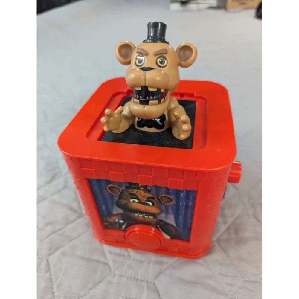 Five Nights at Freddys Scare In The Box Game Works Freddy Fazbear - Missing Lid
